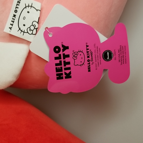 A bundle of 2 Hello Kitty Plushies - Picture 7 of 7